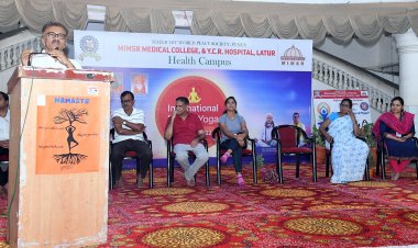 तंदुरुस्त राहण्यासाठी योगाला जीवनपद्धती बनवा  डॉ. हनुमंत कराड यांचे आवाहन एमआयएमएसआर वैद्यकीय महाविद्यालयात योग दिन साजरा