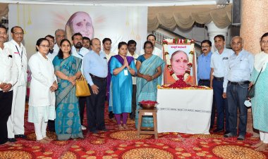 माईर्स एमआयएमएसआर वैद्यकीय महाविद्यालयात  स्व. सौ. उर्मिला विश्वनाथराव कराड यांना श्रध्दांजली