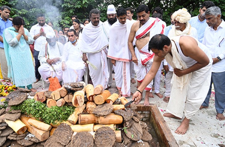 ज्येष्ठ कवयित्री उर्मिला विश्वनाथ कराड पंचतत्वात विलीन