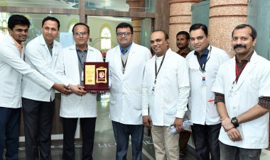 एमआयडीएसआर दंत महाविद्यालयातील  मुखशल्य चिकित्सा विभागास जानेवारी 2023 चा बेस्ट परफॉर्मस् अवॉर्ड  उप प्राचार्य डॉ. यतिशकुमार जोशी यांच्या हस्ते डॉ. सिराज बादल यांना पुरस्कार प्रदान
