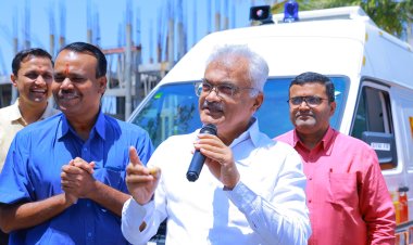 चालत्या-फिरत्या मोबाईल व्हॅन क्लिनिकव्दारे रुग्णांना  घरपोहोच दातांचे आणि फिजिओथेरपी उपचार मिळतील     डॉ. हनुमंत कराड यांचा विश्वास; डेंटल व फिजिओथेरपी मोबाईल व्हॅनचे अनावरण
